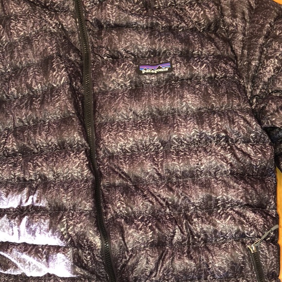 LIKE NEW PATAGONIA MENS DOWN JACKET - Picture 2 of 5